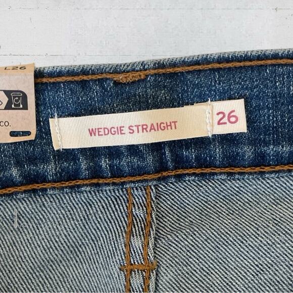 NWT Levi's Women's Jeans High-Rise Wedgie Straight Cropped Raw Edge Hem Size 26 - Picture 10 of 15